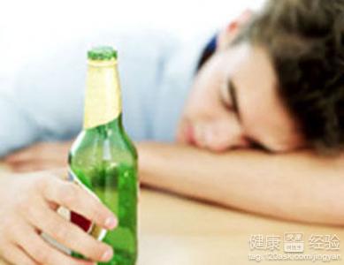 男人酒後立刻睡覺容易得酒精肝