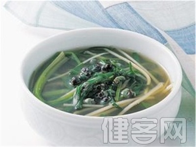 解毒護肝：靈芝蓮子水瓜黑豆湯