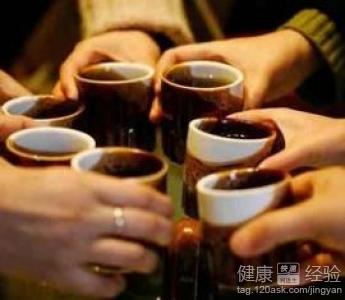 晚餐如此喝酒易患酒精肝要當心體重減輕情況